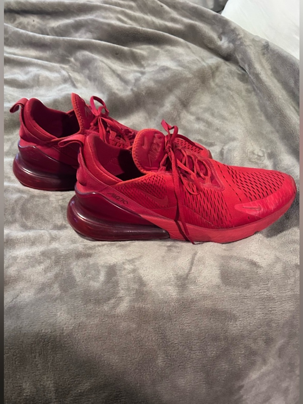 Men’s Nike All-Red Air Max 270 Sneakers - Picture 4 of 8